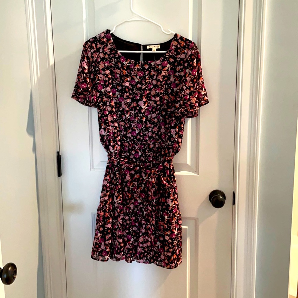 Brand new beautiful floral dress. Size S.